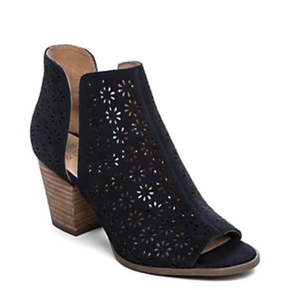 Crown & Ivy Sabrina Summer Sandals in Black - New in Box